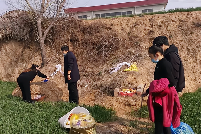 怎样上坟给自己增运,怎样上坟才能人旺财旺-第1张图片