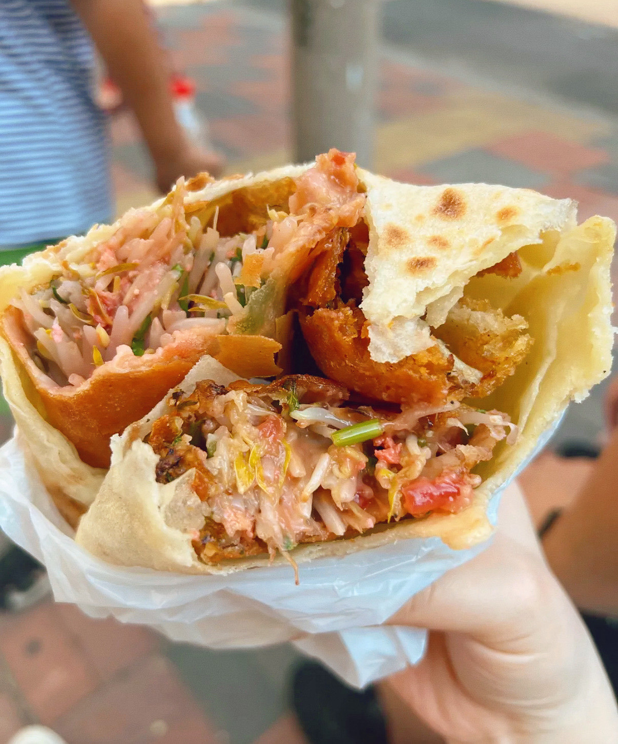 港圈春卷是谁-港圈夹春卷-第1张图片